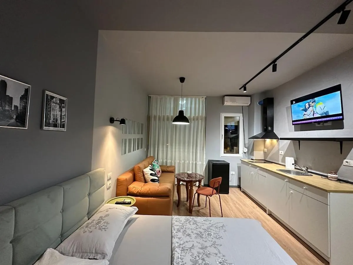 Compact Studio Chic Design Tirana 0*,