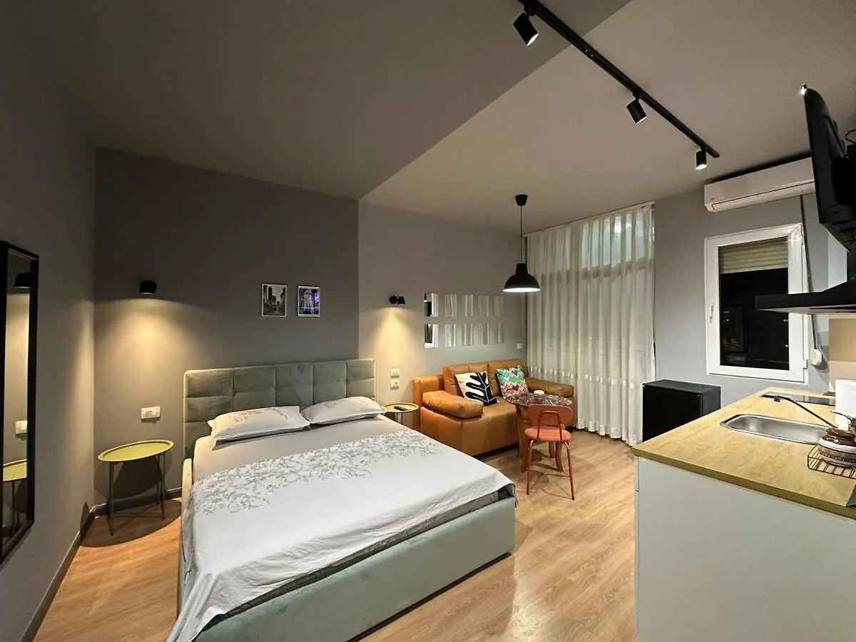 Compact Studio Chic Design Tirana 0*,
