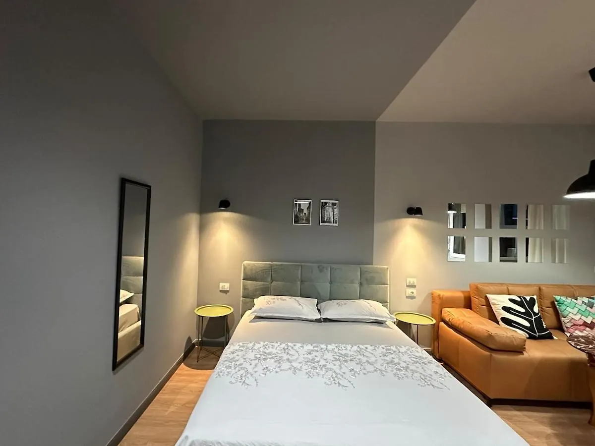 Compact Studio Chic Design Tirana